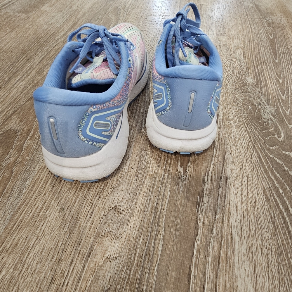 Brooks Tennis Shoes - Picture 2 of 6